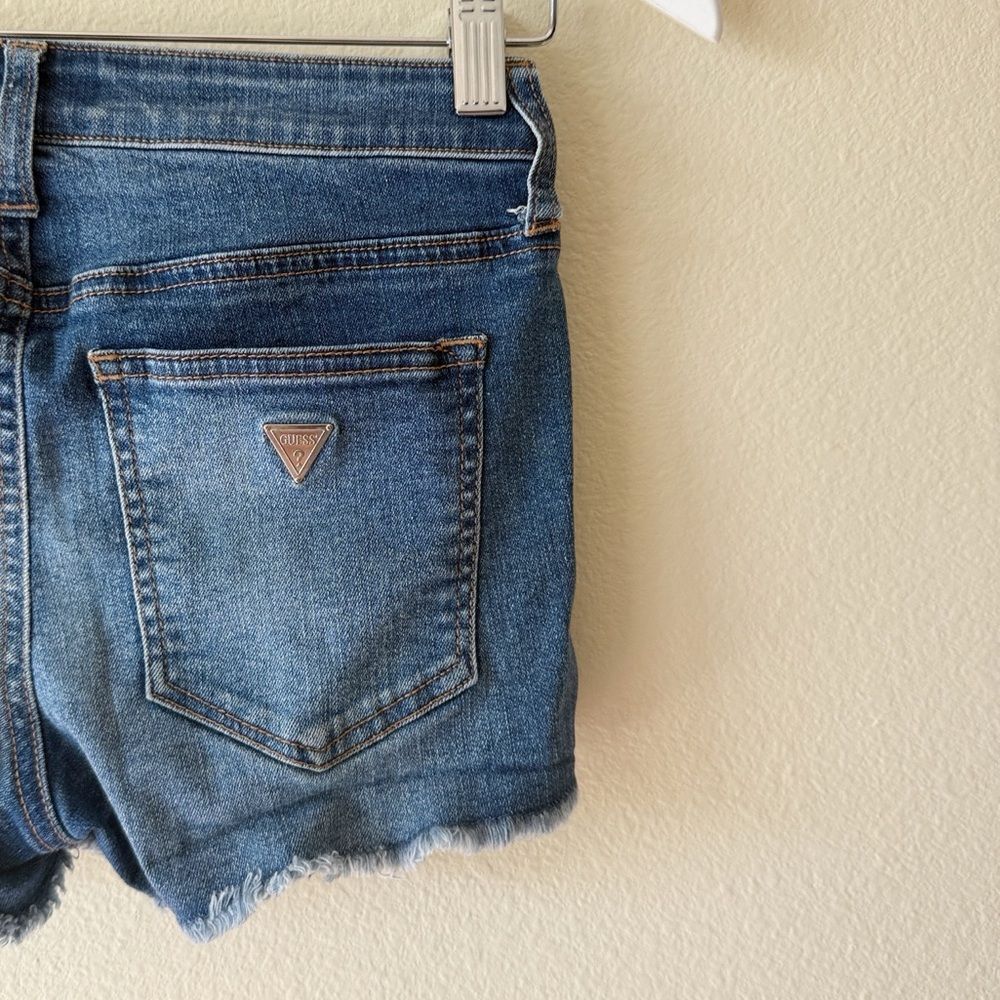 Guess Triangle Guess Logo Distressed Cutoff Shorts - Picture 5 of 8